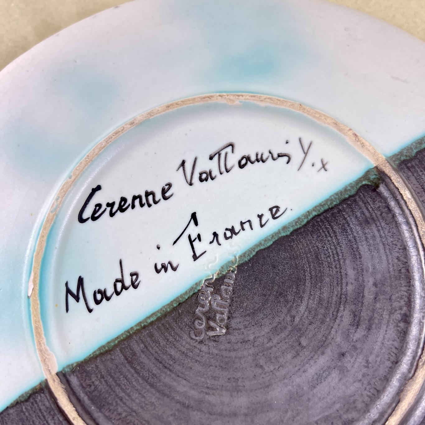 Atelier Cérenne à Vallauris Tulip Plate, pink & red – Black-Eyed