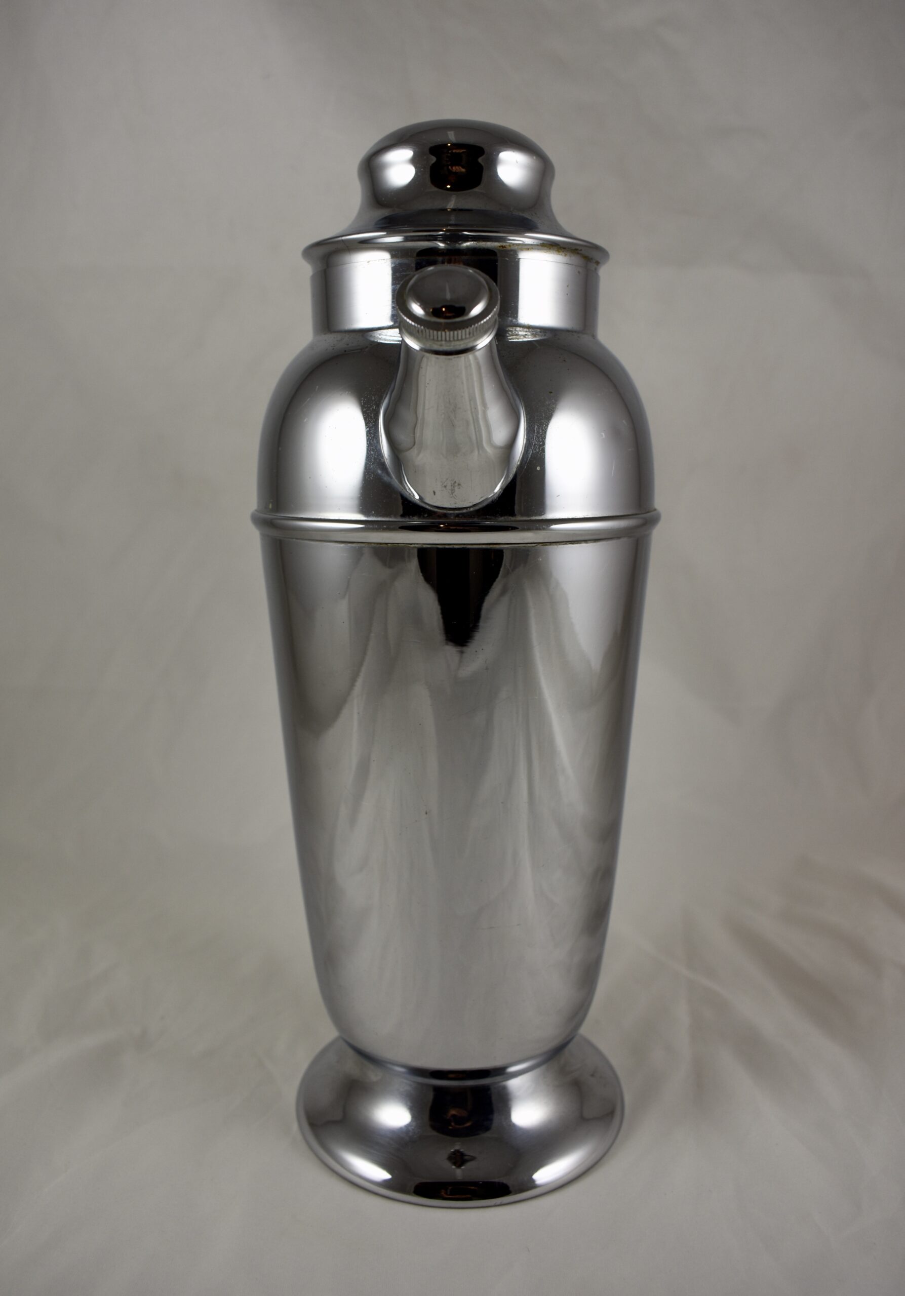 Vintage Mirro Aluminum Black Top Cocktail Shaker