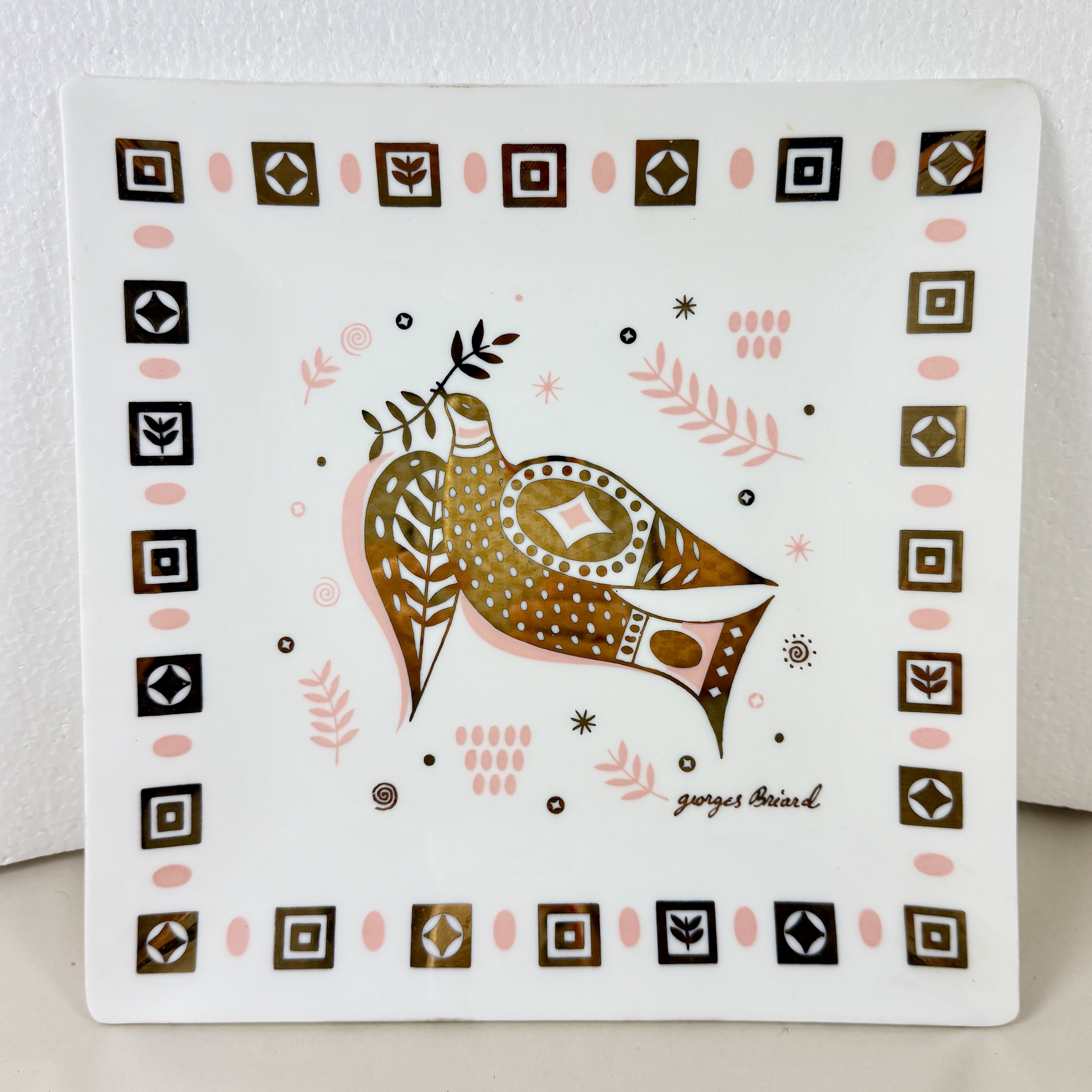 White Opal Glass Peace Dove Vide-Poche, Briard, 1960s